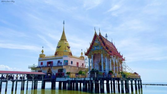 Wat Hong Thong – a temple by the sea near Bangkok