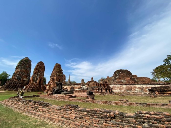Wat Mahathat - a tourist attraction in Ayutthaya